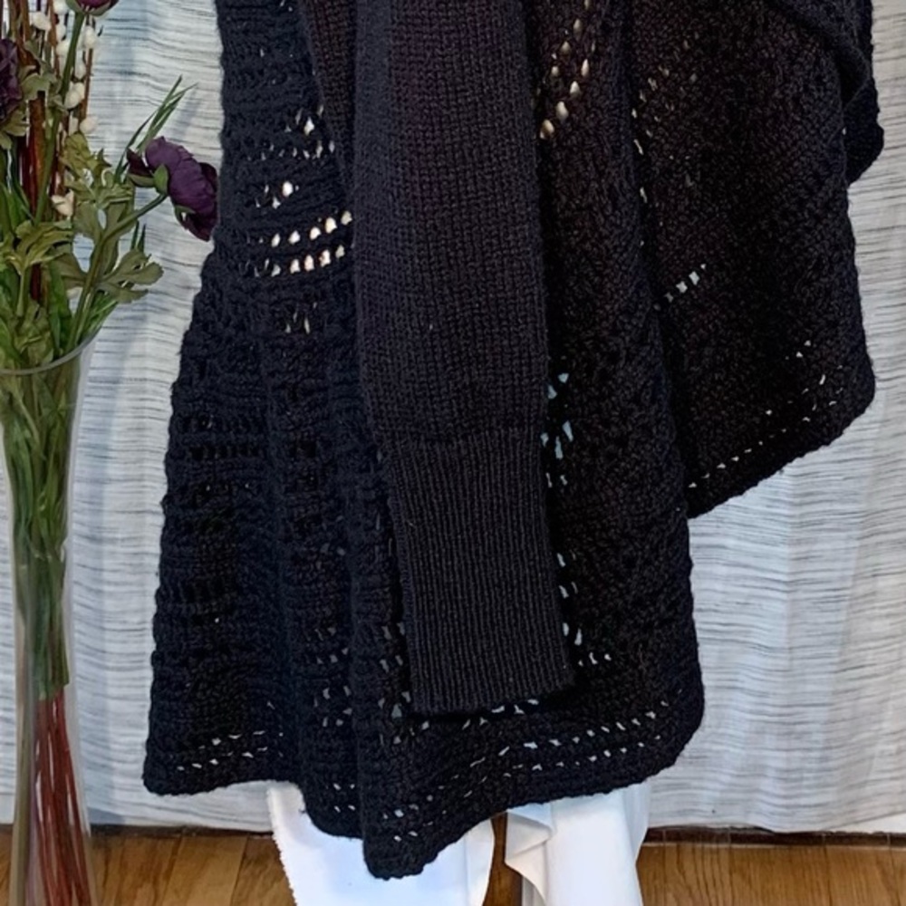 Cache black knit and crocheted cardigan with shawl. - Picture 13 of 16